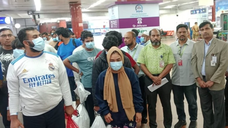 ট্রাম্পের অভিবাসন নীতির অধীনে যু ক্তরাষ্ট্র থেকে ফিরল আরও ৩৯ বাংলাদেশি