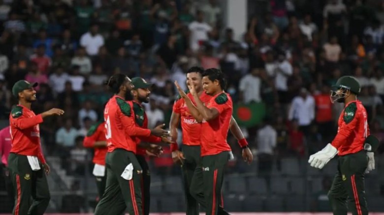 জয় উদযাপন করছে টাইগাররা