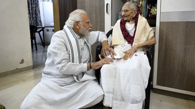 “বিরোধীরা আমার মৃত মাকে গালিগালাজ করেছে” — সংসদে বিস্ফোরক মন্তব্য মোদির