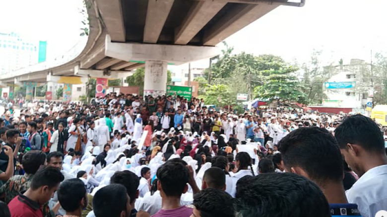 Technical students block Satrasta