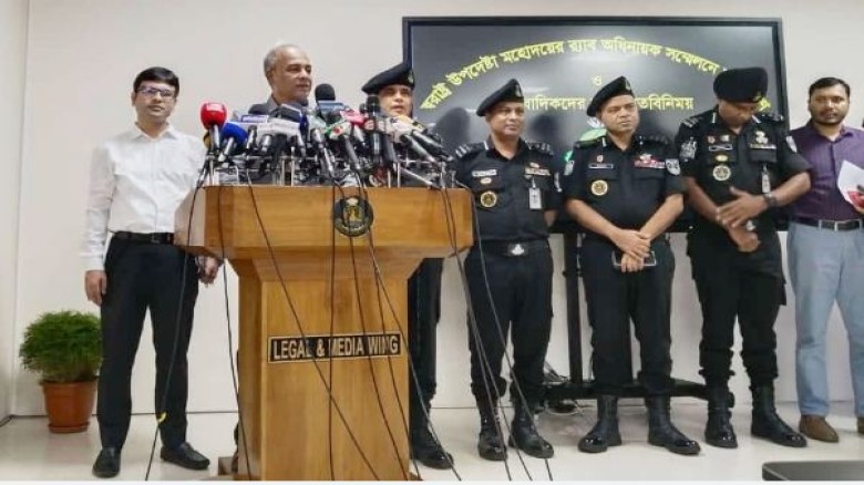 দুর্গাপূজা ঘিরে পার্শ্ববর্তী দেশ মিথ্যাচার করছে : স্বরাষ্ট্র উপদেষ্টা