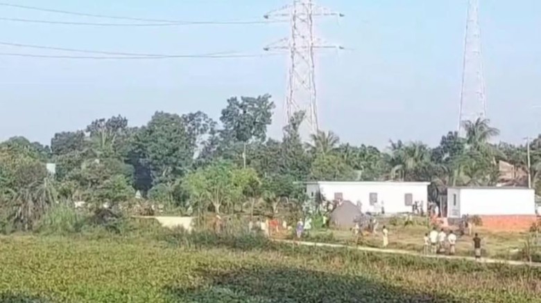 মাইকে ঘোষণা দিয়ে ‘টেঁটাযুদ্ধ’, আহত ১৫...
