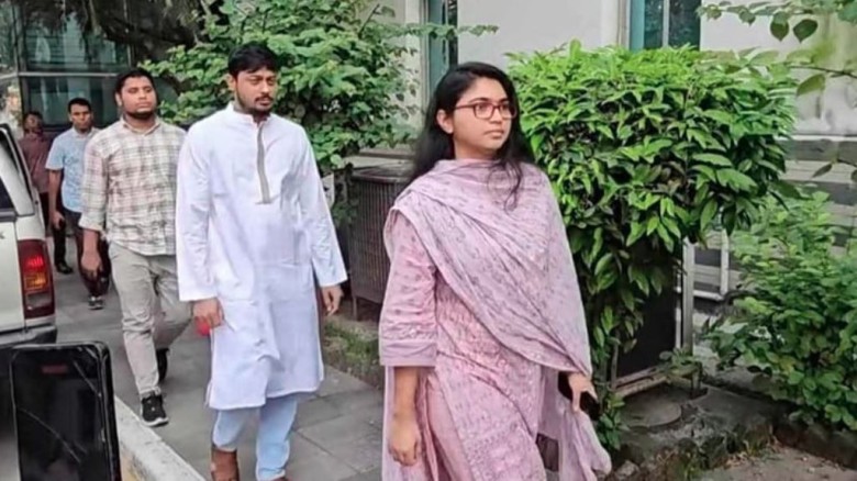 খালেদা জিয়াকে দেখতে এভারকেয়ার হাসপাতালে এনসিপি নেতারা