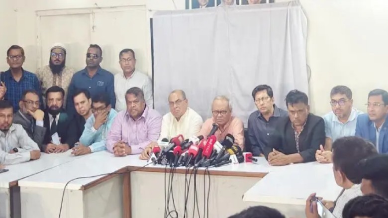 সংবাদ সম্মেলনে কথা বলছেন বিএনপির সিনিয়র যুগ্ম মহাসচিব রুহুল কবির রিজভী। ছবি: সংগৃহীত