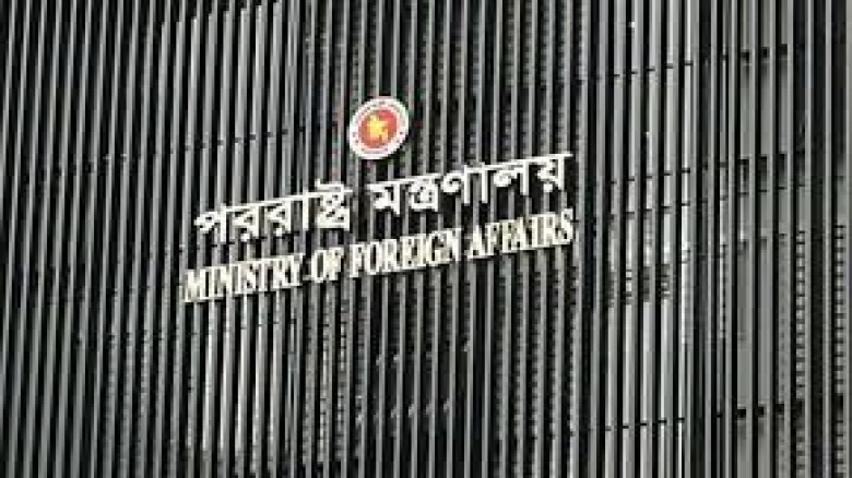 হাসিনার প্রকাশ্য বক্তব্য দেশের গণতন্ত্র ও নিরাপত্ত...