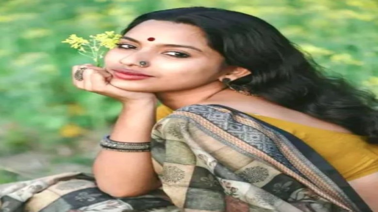 বিএনপির মনোনয়ন ফরম নিলেন ফারজানা সিঁথি